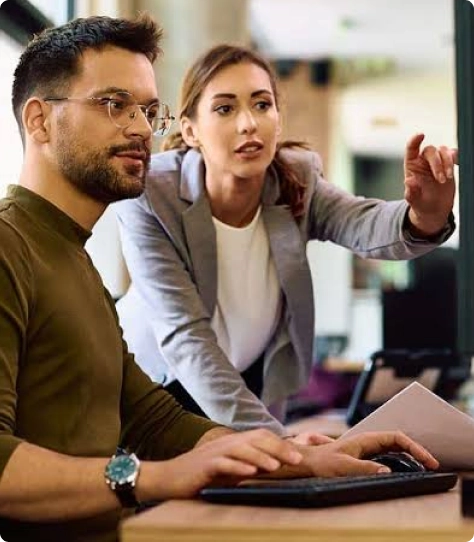 IT technicians collaborating on 24/7 technical support and IT help desk solutions in the USA